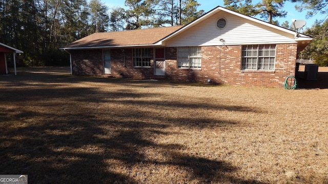 ranch-style house with a front yard