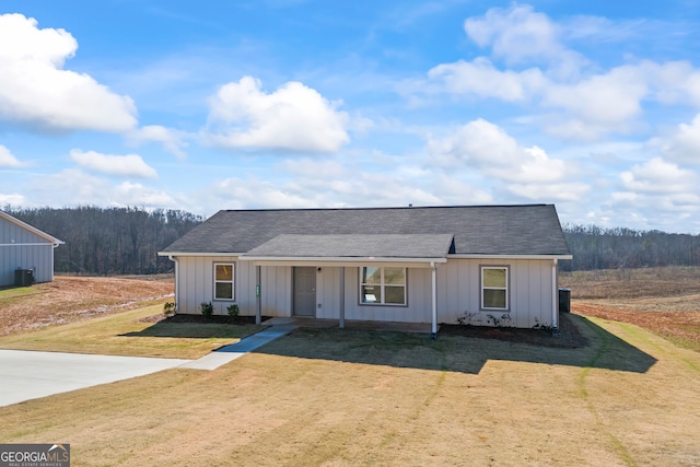 view of front of home with covered porch and a front yard