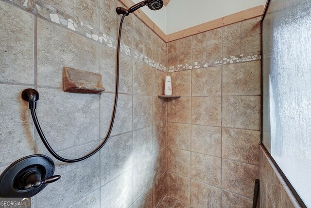 details with a tile shower