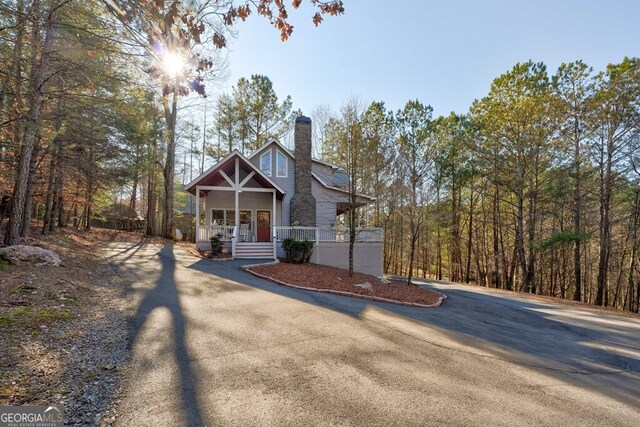 front of property featuring a porch