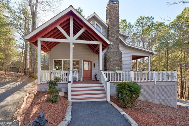 view of front of property featuring covered porch