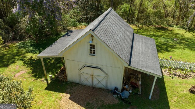 view of outdoor structure with a yard