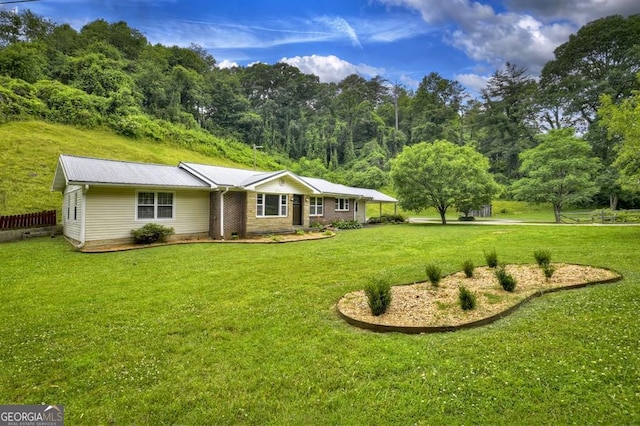 single story home with a front yard