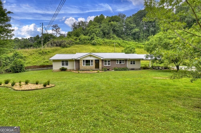 single story home featuring a front lawn