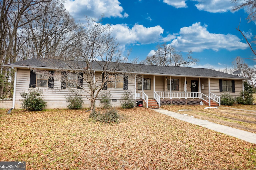 single story home with a porch and a front lawn