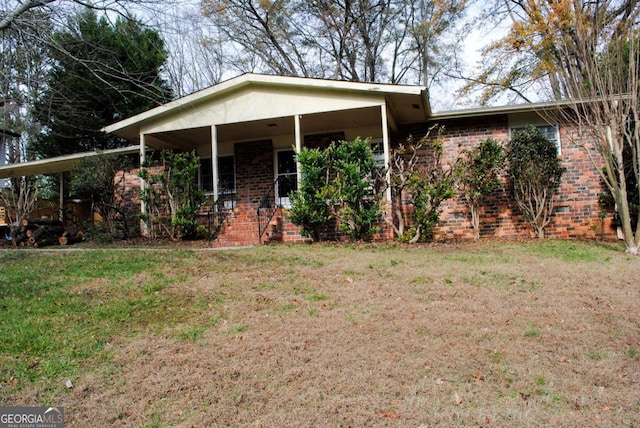 view of front facade featuring a front yard