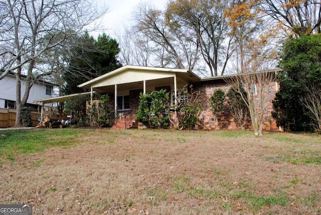 view of front of property with a front lawn