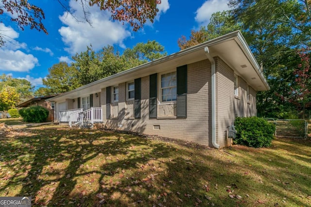 view of front of home with a porch and a front lawn