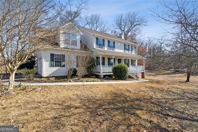 view of front of property featuring a porch and a front lawn