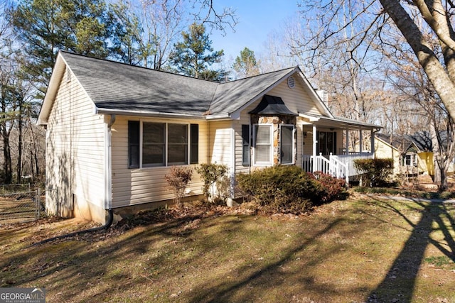 view of front of home with a front yard and covered porch