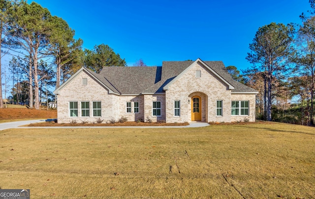 view of front of property with a front yard