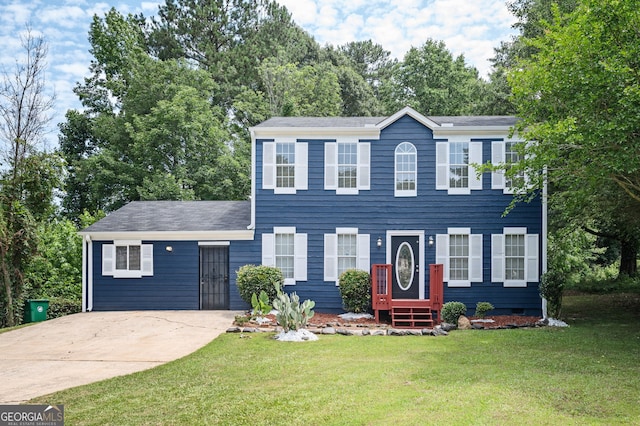 colonial inspired home featuring a front lawn