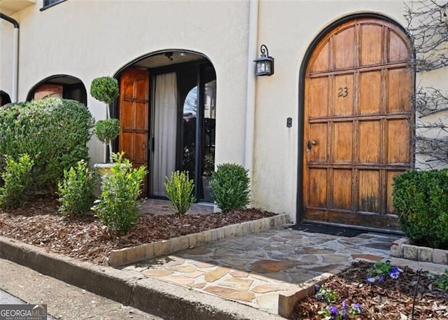 property entrance with stucco siding