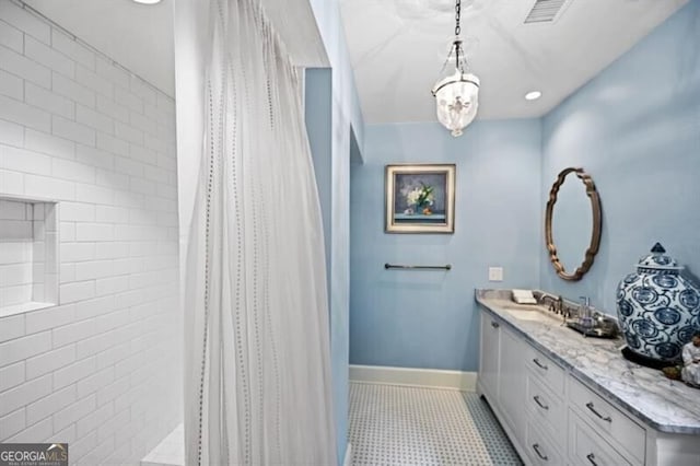 bathroom featuring curtained shower, tile patterned flooring, vanity, visible vents, and baseboards