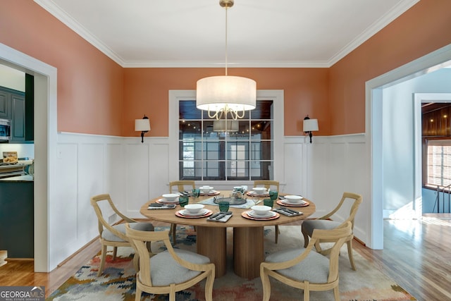 dining room featuring light wood-type flooring and ornamental molding