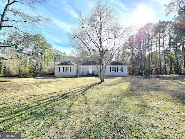 ranch-style house featuring a front lawn