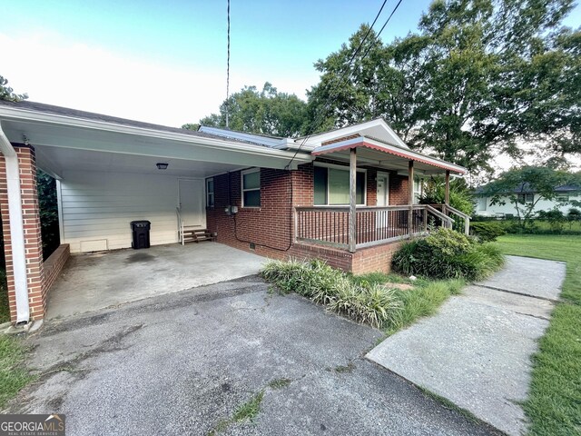 view of front facade with a porch and a carport