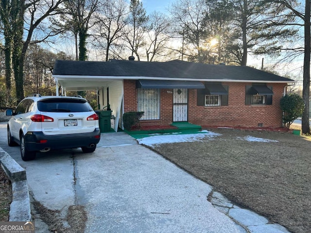 single story home with a carport