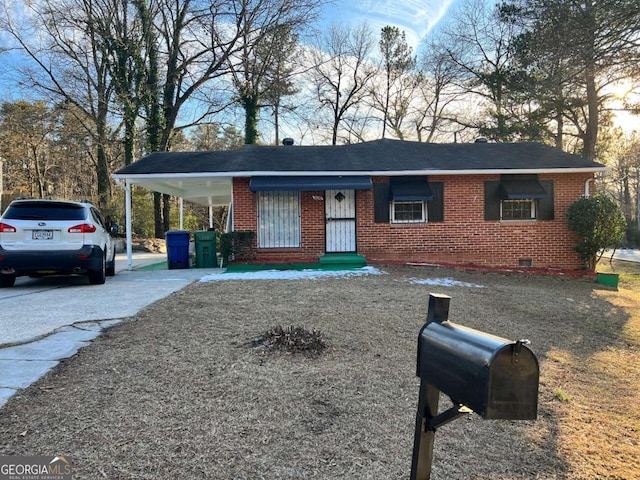 single story home featuring a carport