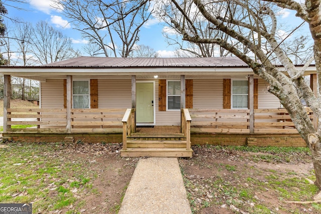 view of front of property featuring covered porch