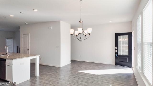 interior space featuring an inviting chandelier, light hardwood / wood-style floors, and sink