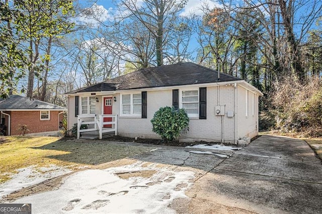 view of front of home with a front yard