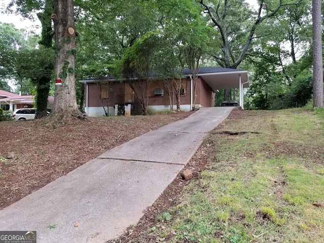 view of front of property featuring a carport