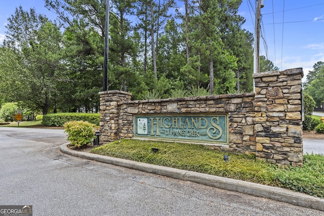 view of community / neighborhood sign