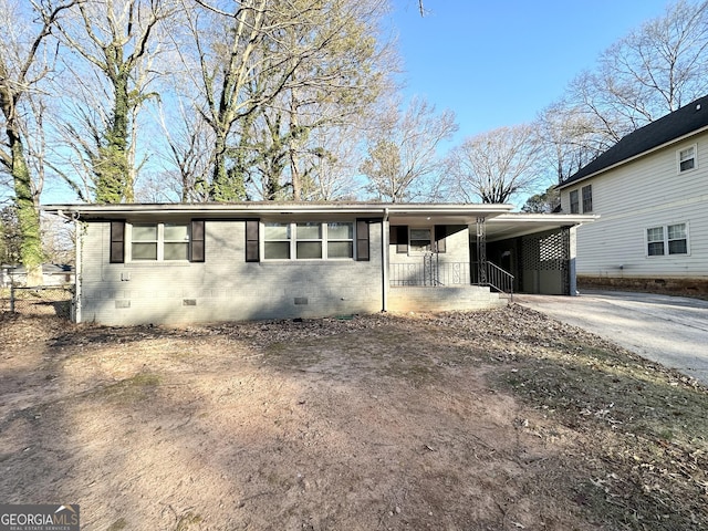 view of front facade featuring a carport