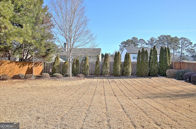 view of front facade with fence