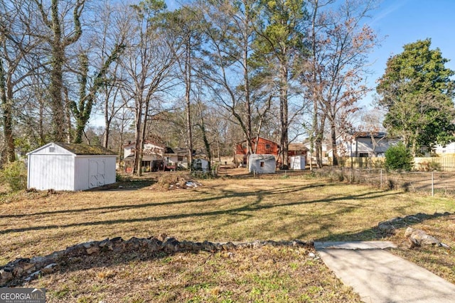 view of yard with a storage unit