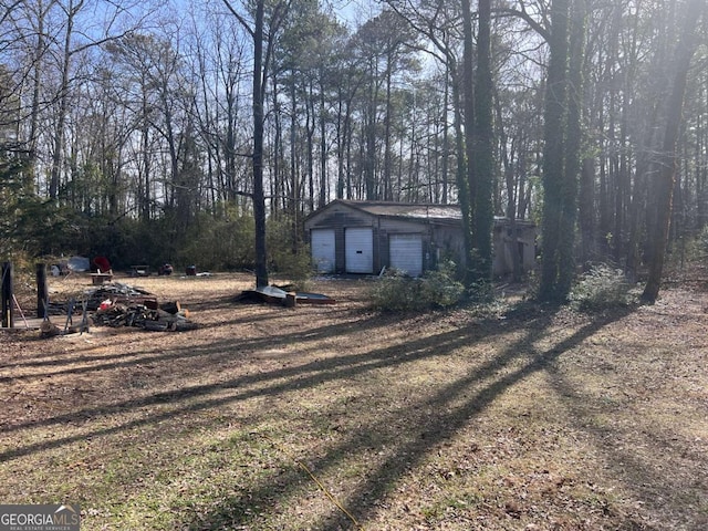 view of yard with a garage and an outdoor structure