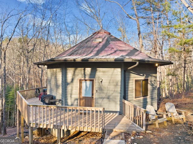 view of front facade featuring a wooden deck