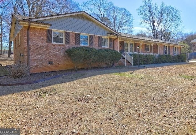 single story home featuring a front yard