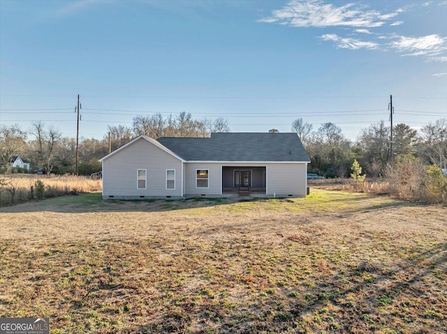 view of front of house with a front lawn