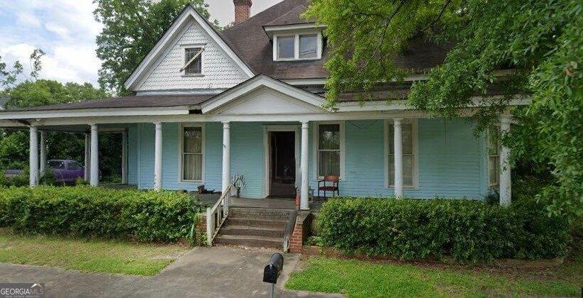 view of front of home featuring covered porch