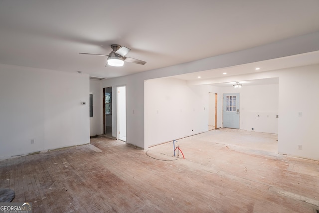 empty room featuring ceiling fan