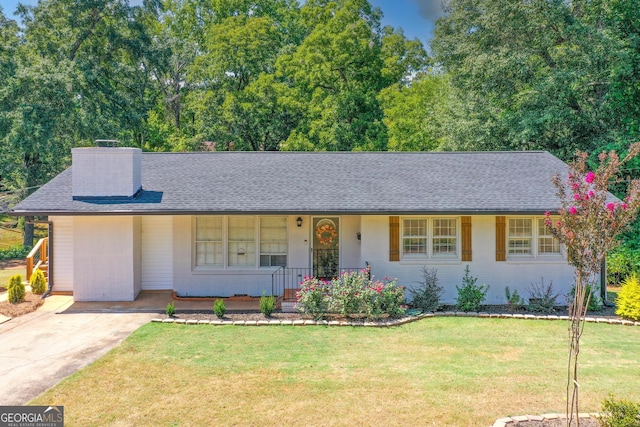 single story home featuring a front yard