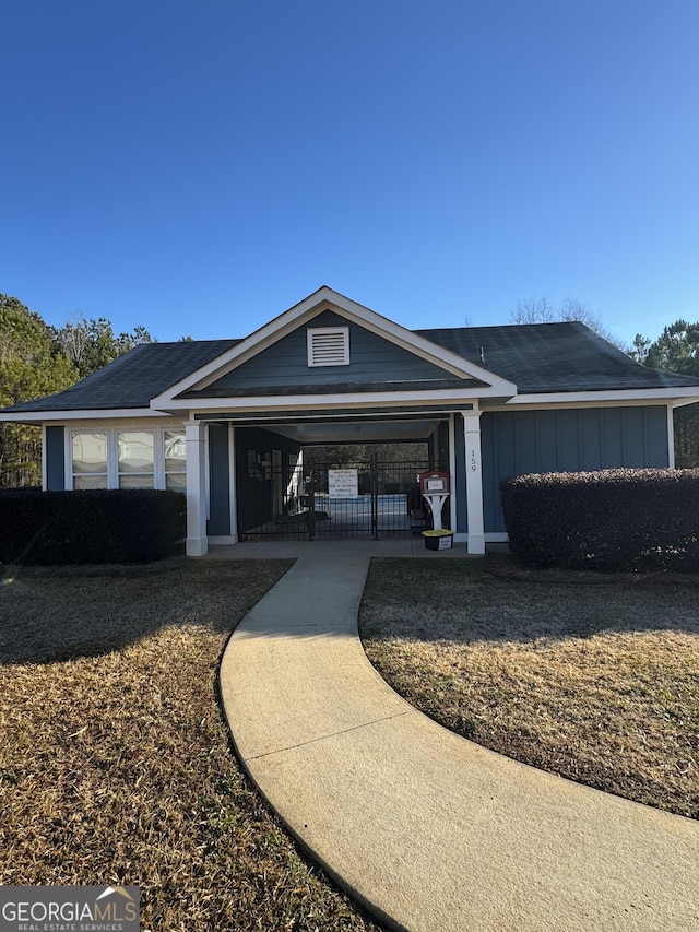 single story home with a carport