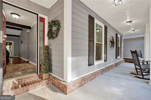 entrance to property featuring covered porch