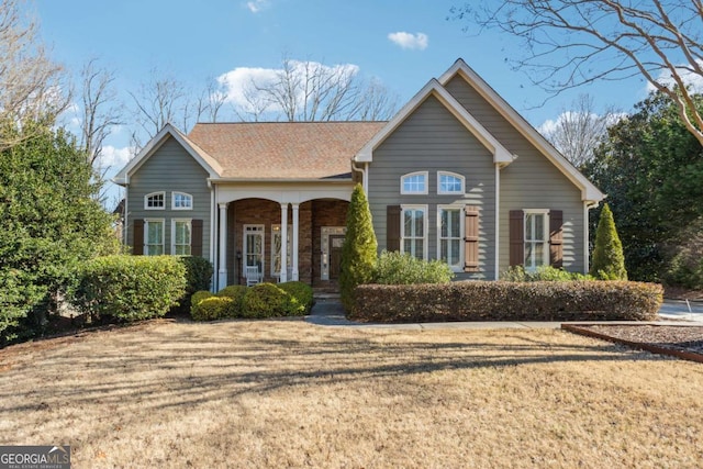 view of front facade with a front lawn