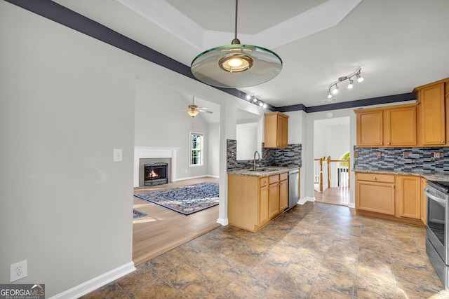 kitchen with sink, decorative backsplash, ceiling fan, and appliances with stainless steel finishes