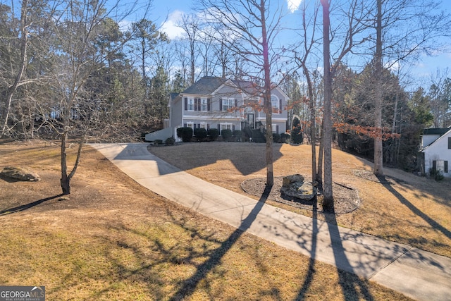 view of front of property with a front lawn