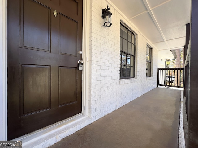 property entrance featuring a porch