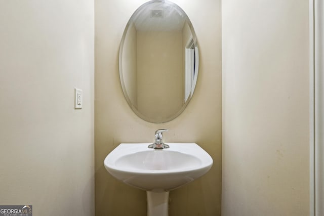 bathroom with sink