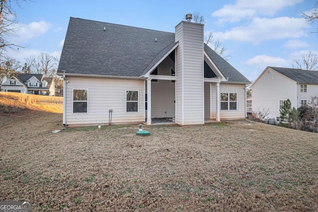 back of house featuring a lawn