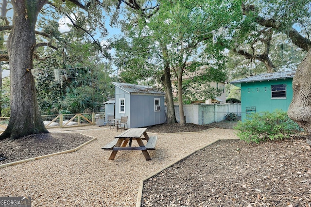 view of yard with a storage shed