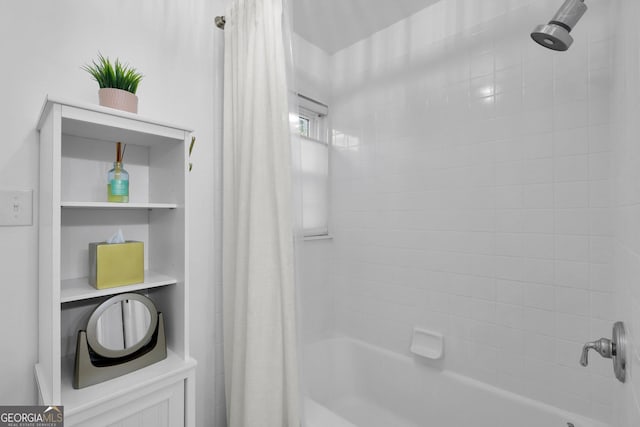 bathroom featuring shower / tub combo