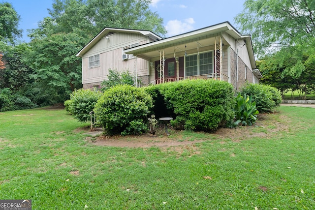 view of side of property featuring a lawn