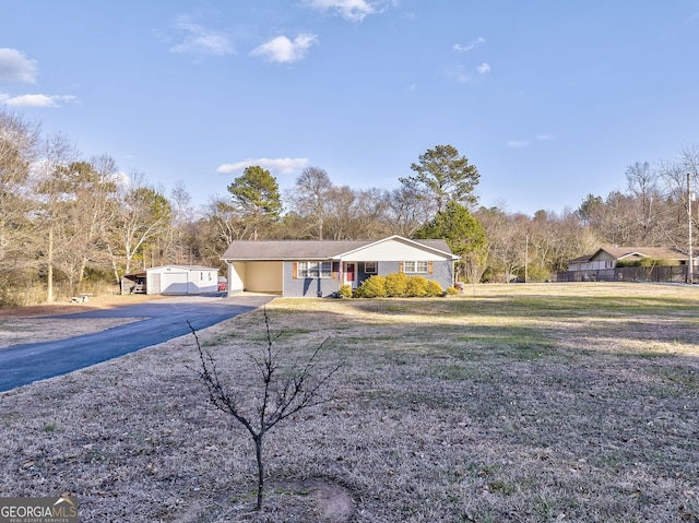 single story home with a front lawn